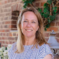 <span>Petra Tourlamain</span>